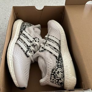 Adidas ultra boost dna 7.5 women’s black and white pattern brand new tags on